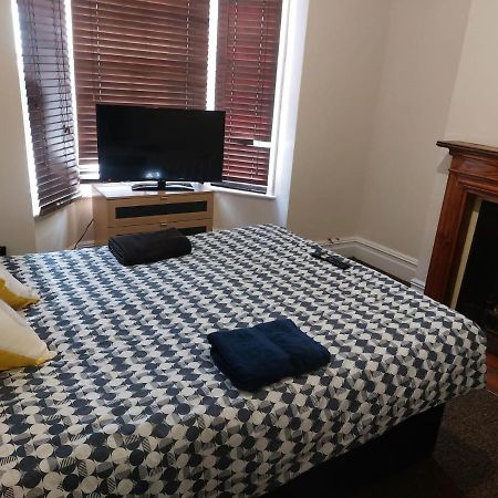Wolverton  Rooms In A Victorian Comfortable 4-Bedroom House In Milton Keynes Rooms Not En-Suites מראה חיצוני תמונה