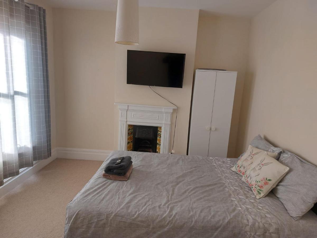 Wolverton  Rooms In A Victorian Comfortable 4-Bedroom House In Milton Keynes Rooms Not En-Suites מראה חיצוני תמונה