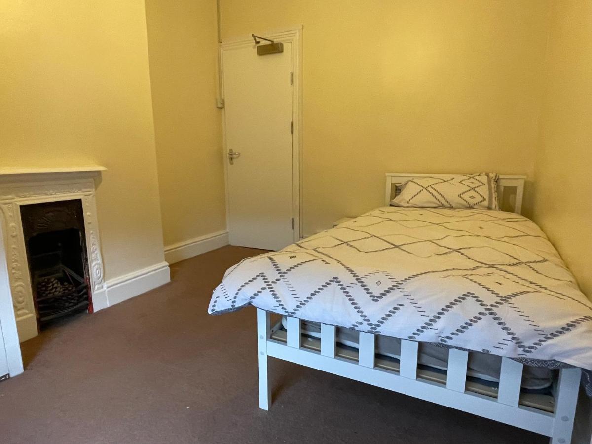 Wolverton  Rooms In A Victorian Comfortable 4-Bedroom House In Milton Keynes Rooms Not En-Suites מראה חיצוני תמונה